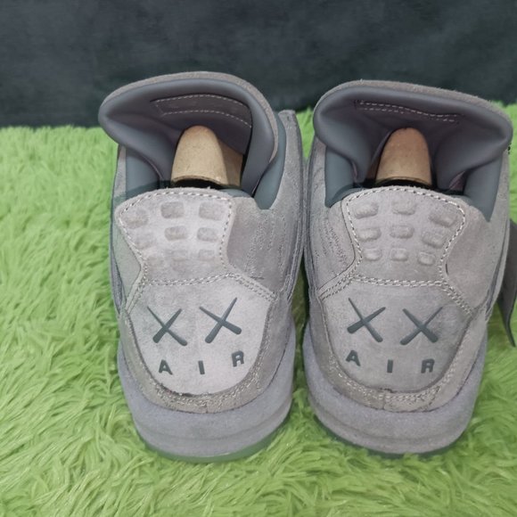 KAWS x Air Jordan 4 Retro \'Cool Grey